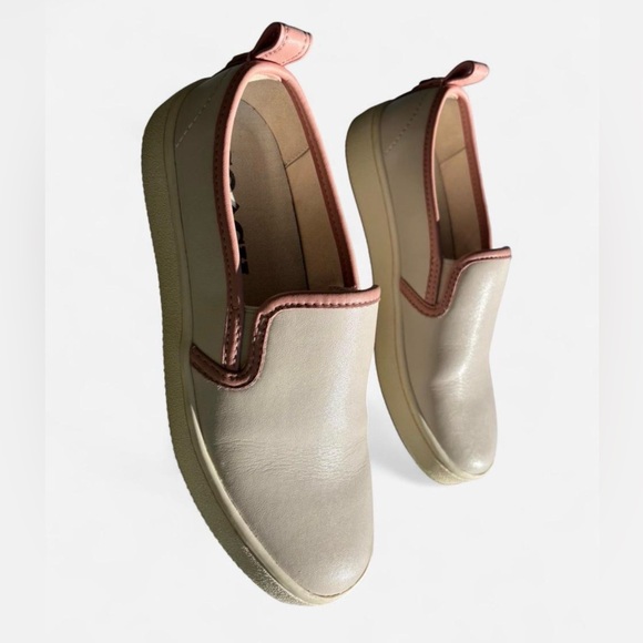 Coach C115 slip-ons - leather with pink peony trim. Size 7.5 - Picture 2 of 7